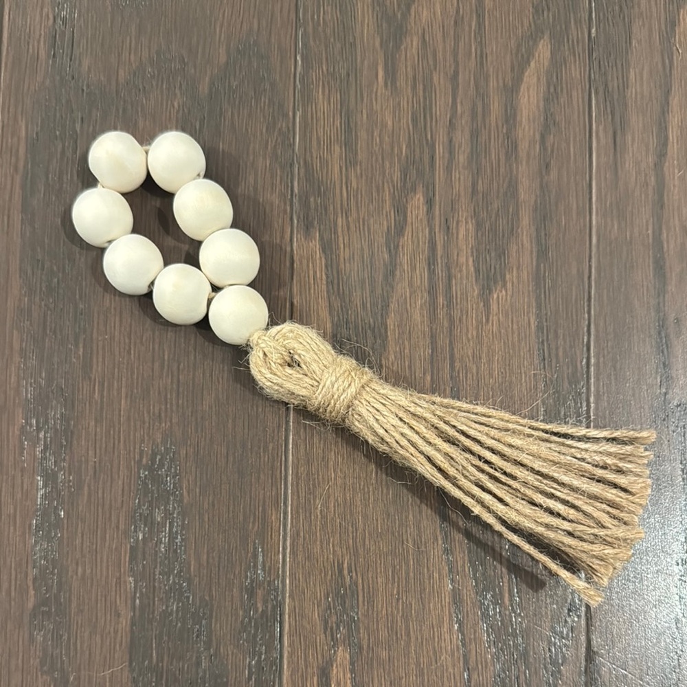 Like New!!!  60 pc Wood Bead Napkin Rings with Tassel